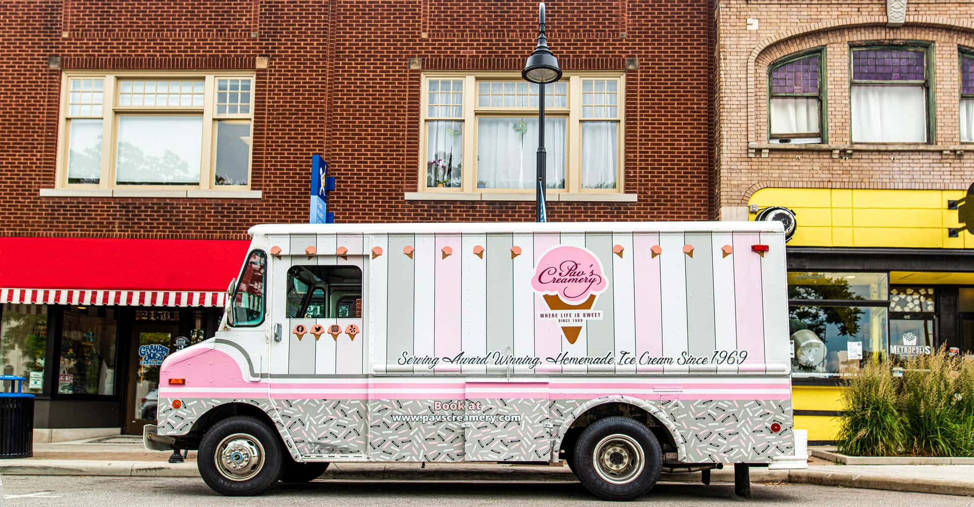 How to Open an Ice Cream Shop in 10 Steps: Checklist