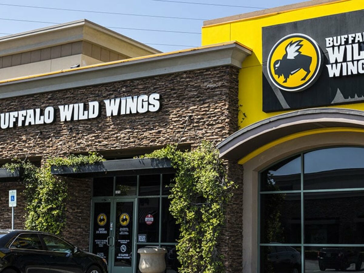 Buffalo Wild Wings Franchise Costs & Profits (2023)