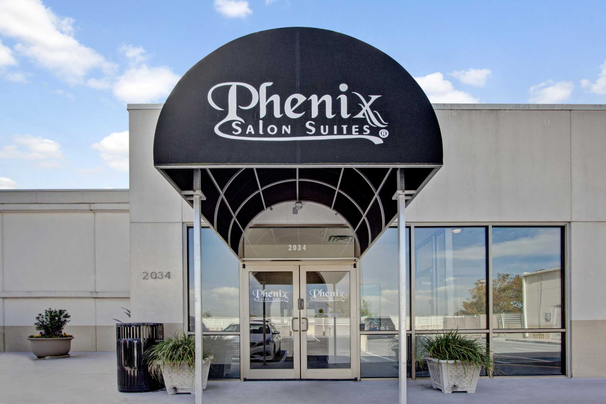 Phenix Salon Suites franchised salon