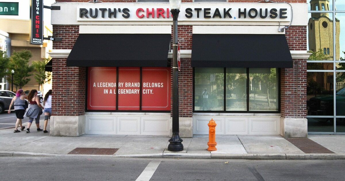 Ruth’s Chris Steak House Franchise AUV, Costs Stats (2023)