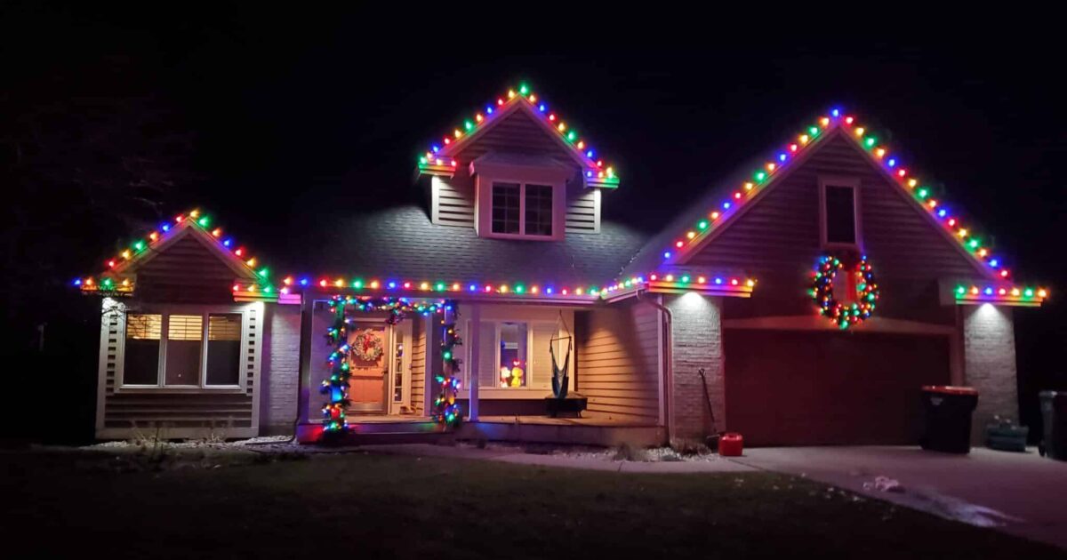 5 Best Outdoor Lighting Franchises (2023 Stats)