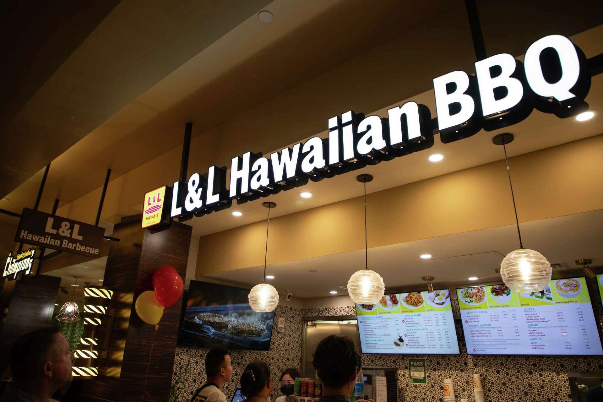 L&L Hawaiian Barbecue franchise