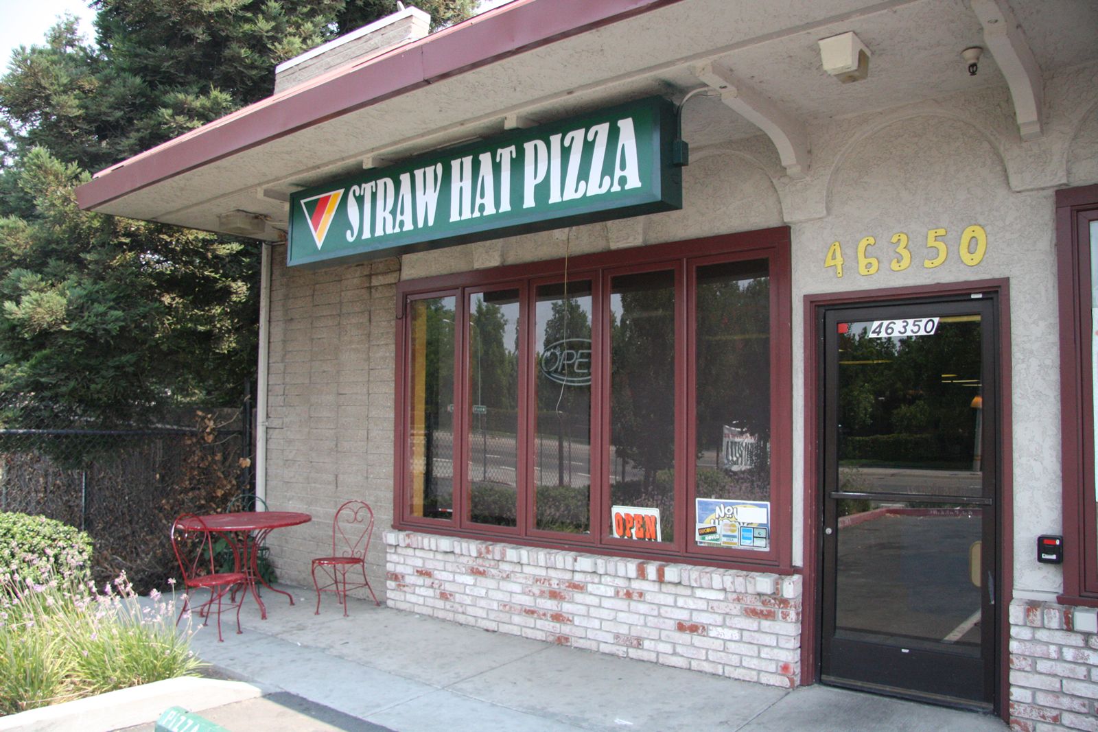 Straw Hat Pizza franchise